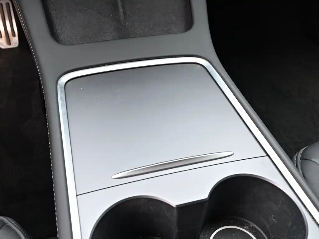 Tesla Model 3 — миниатюра 9