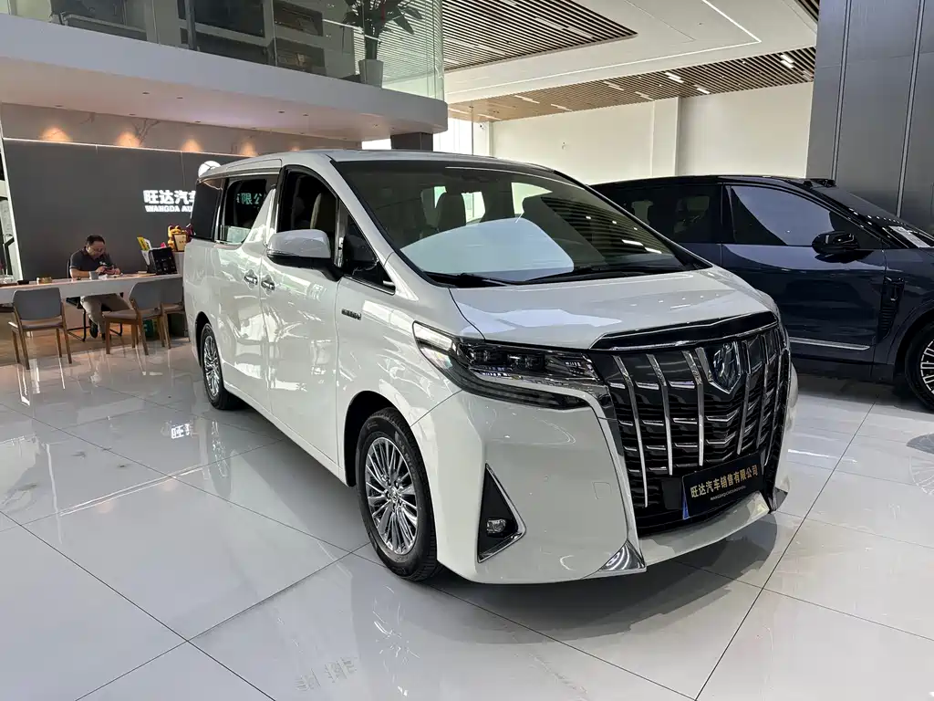 Toyota Alphard — миниатюра 3