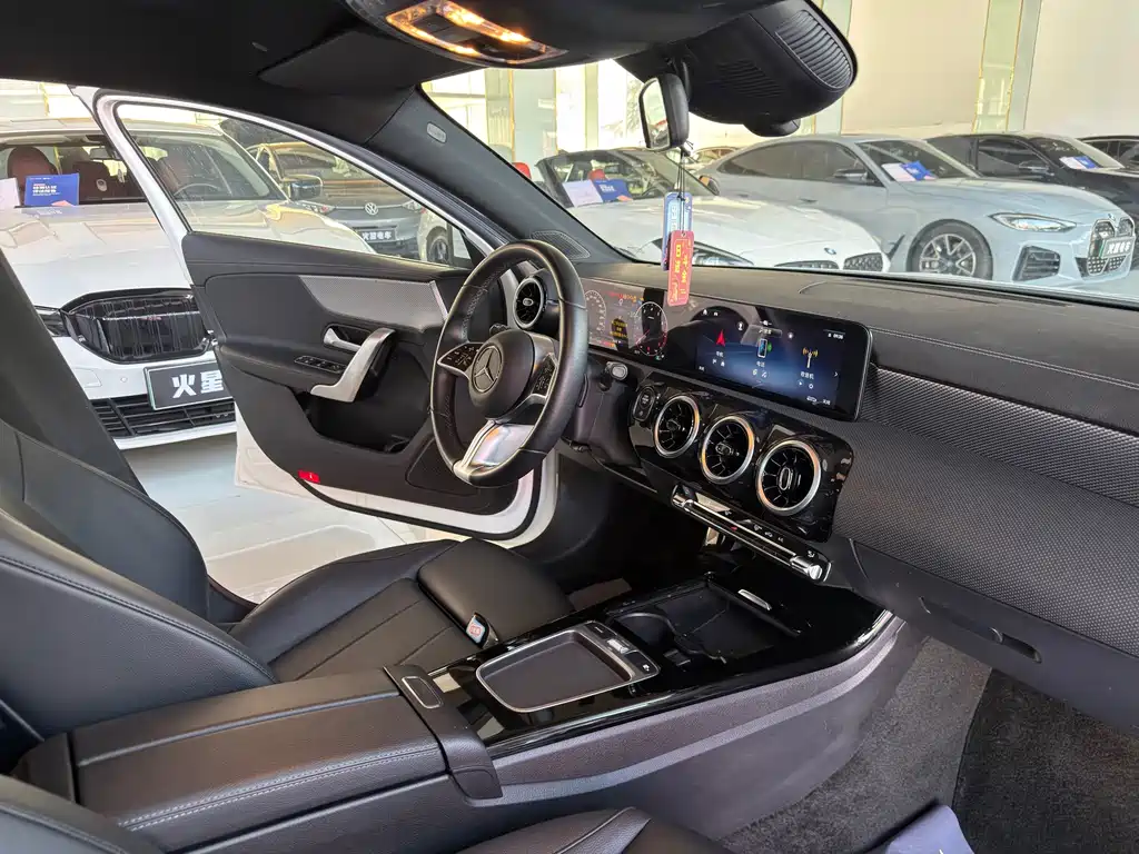 Mercedes-Benz A-Class — миниатюра 8