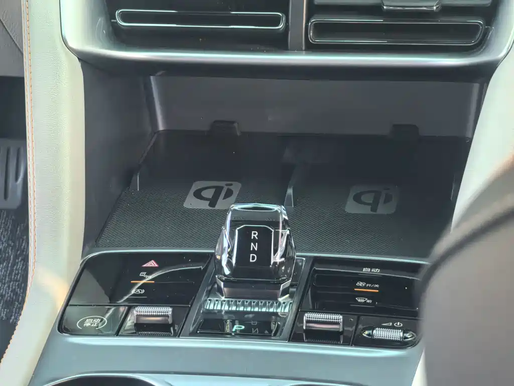 BYD PLUS New Energy — миниатюра 9