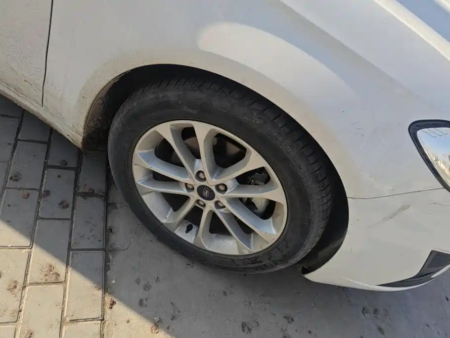 Ford Mondeo — миниатюра 6