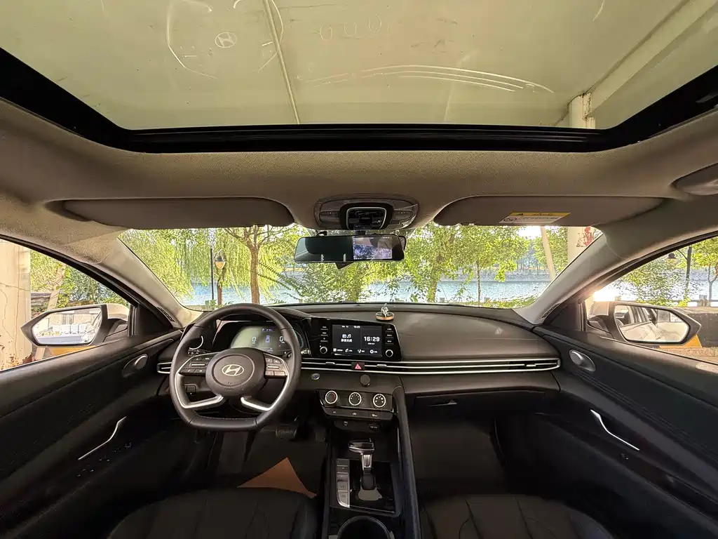 Hyundai Elantra — миниатюра 13