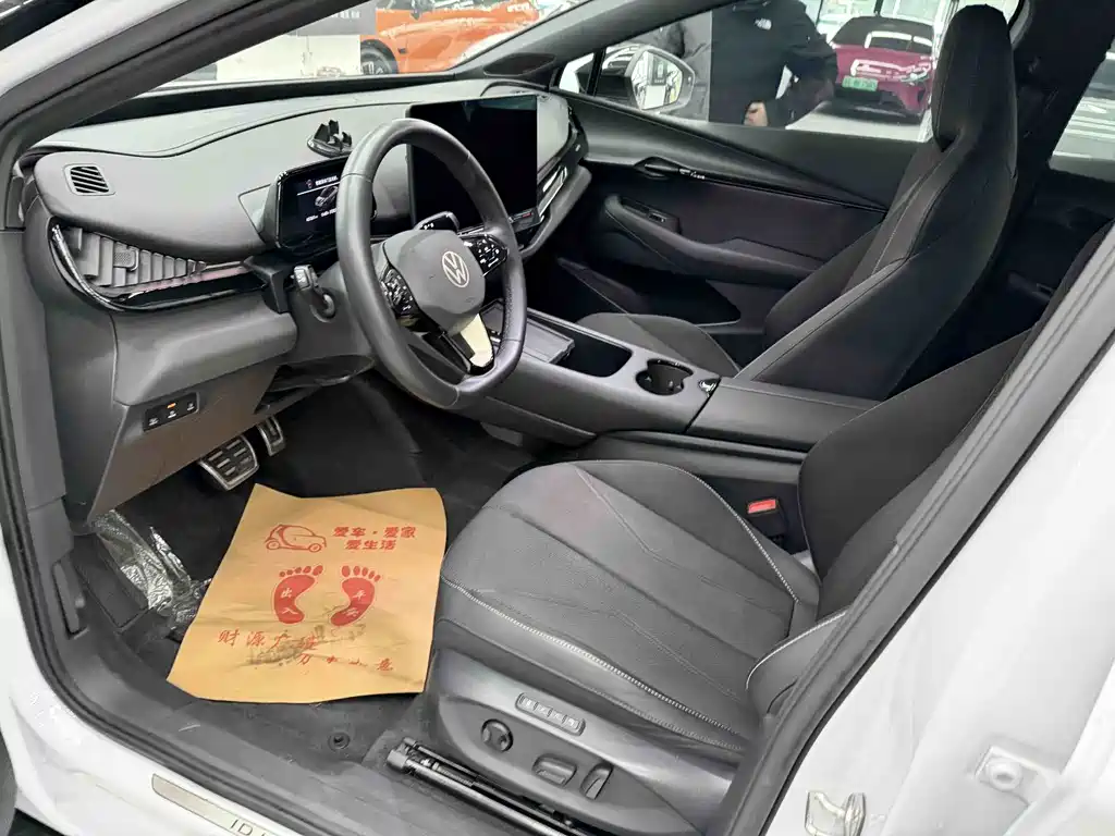 VOLKSWAGEN WITH THE CROWD 06