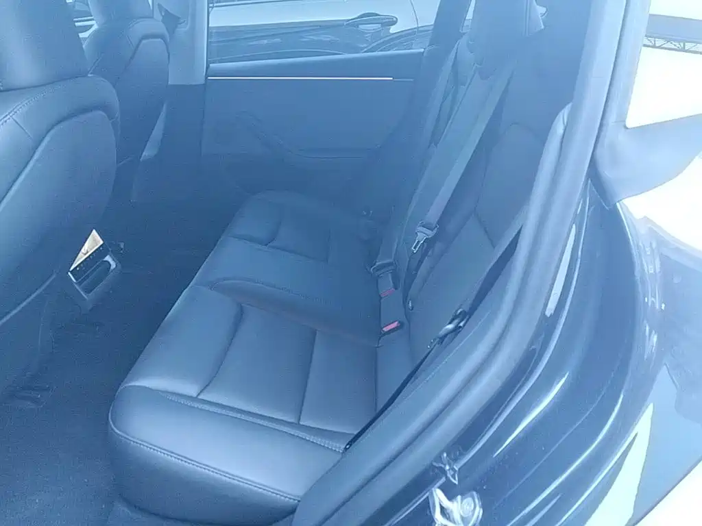 Tesla Model 3 — миниатюра 17