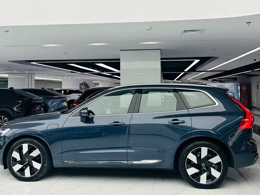 VOLVO  XC60 PLUG IN HYBRID
