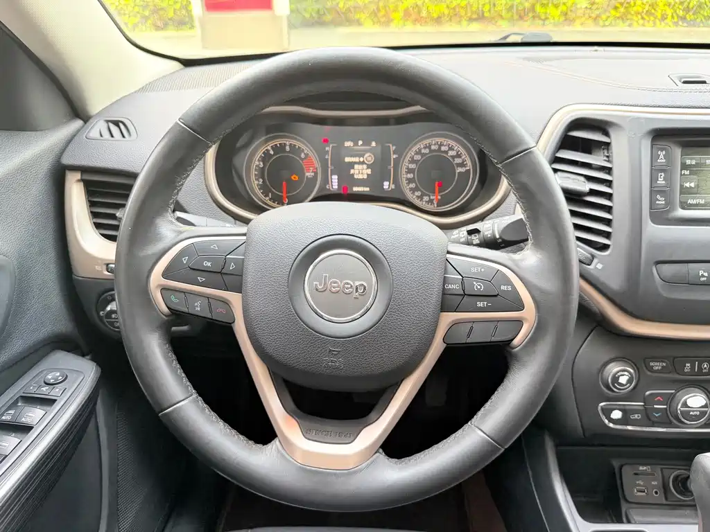 Jeep Cherokee — миниатюра 16
