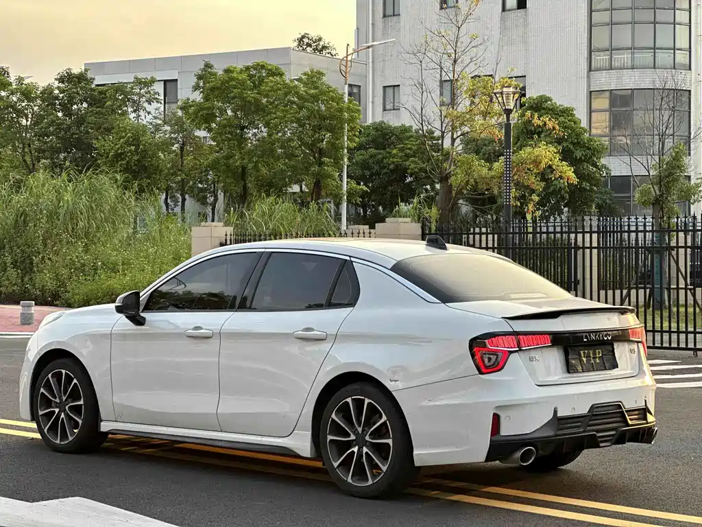 Lynk & Co 03 — миниатюра 8