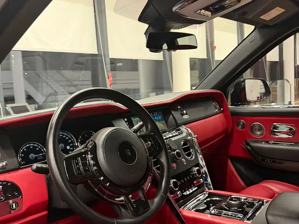 Rolls-Royce Cullinan 2024 мест