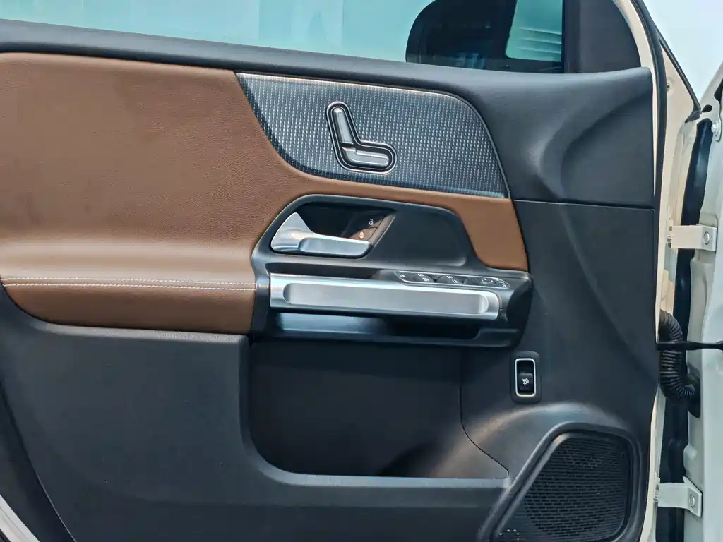 Mercedes-Benz GLB — миниатюра 10