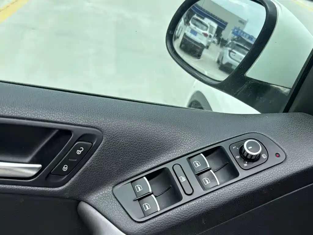 Volkswagen Tiguan — миниатюра 8