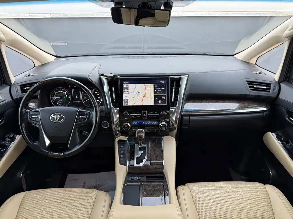 Toyota Alphard — миниатюра 29