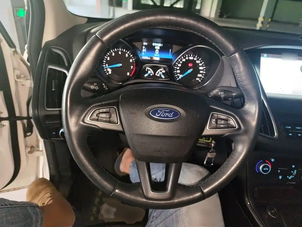 Ford Focus 2018 EcoBoost 180 AT Elite