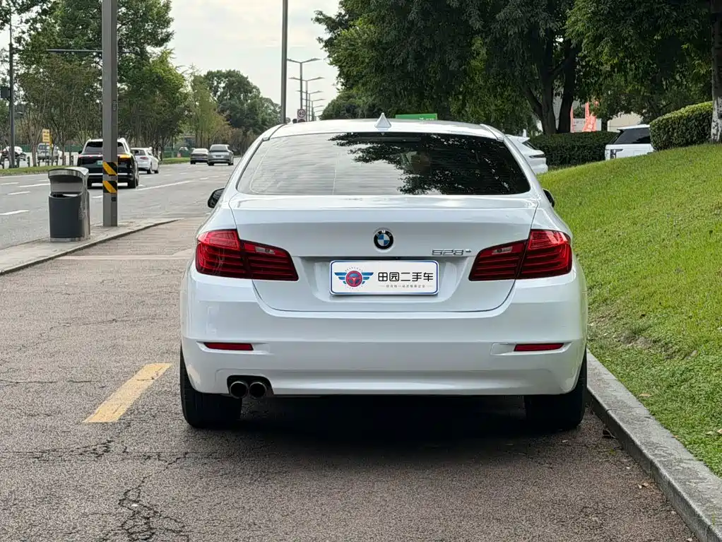 BMW 5 Series — миниатюра 5