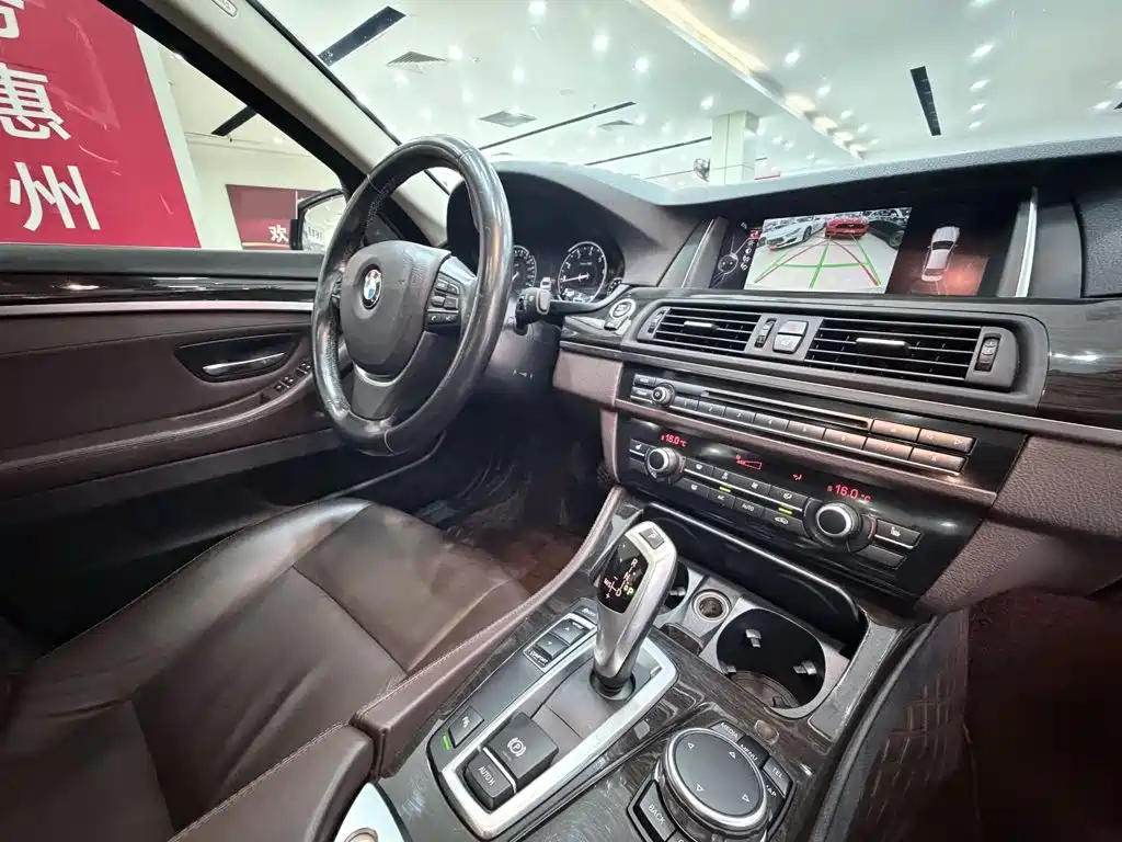 BMW 5 Series — миниатюра 6