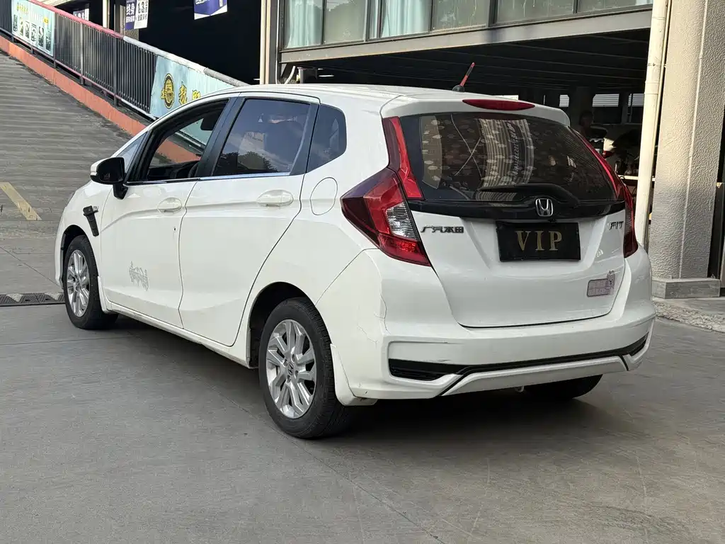Honda Fit — миниатюра 6