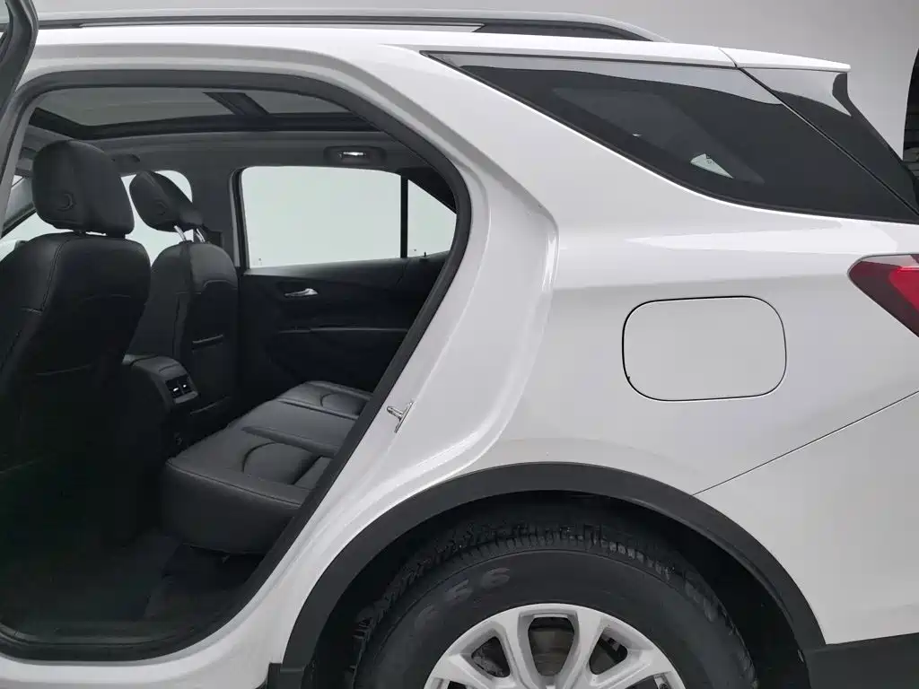 Chevrolet Equinox — миниатюра 15