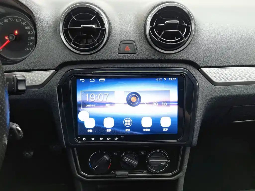 Volkswagen Jetta — миниатюра 12