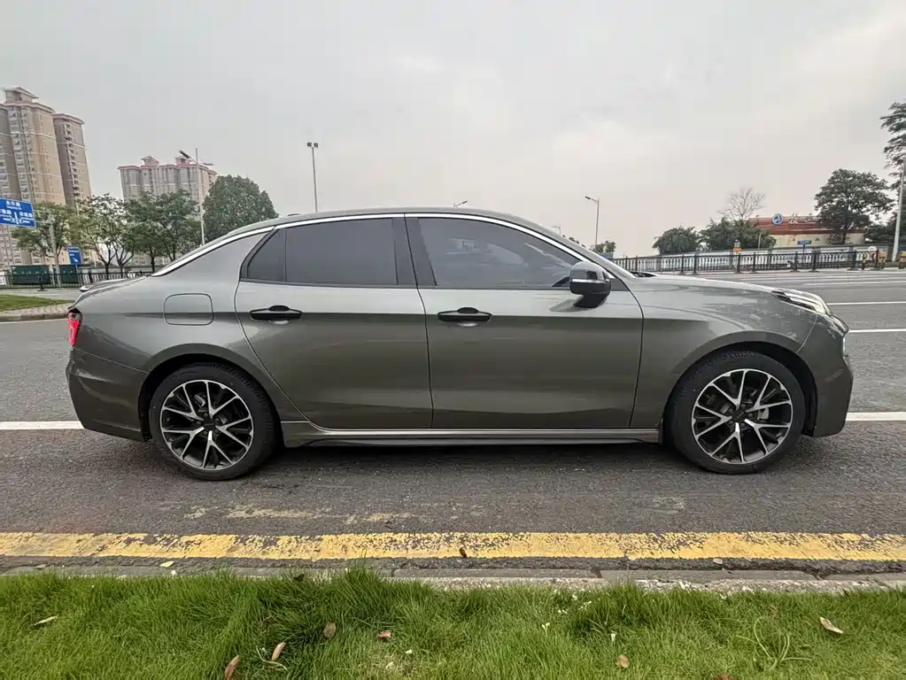 Lynk & Co 03 — миниатюра 4