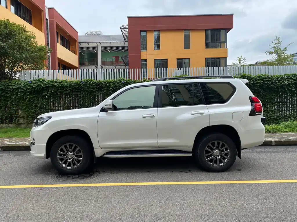 TOYOTA PRADO