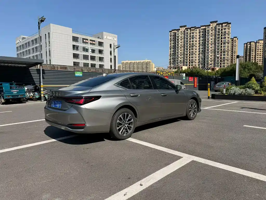 Lexus ES — миниатюра 9