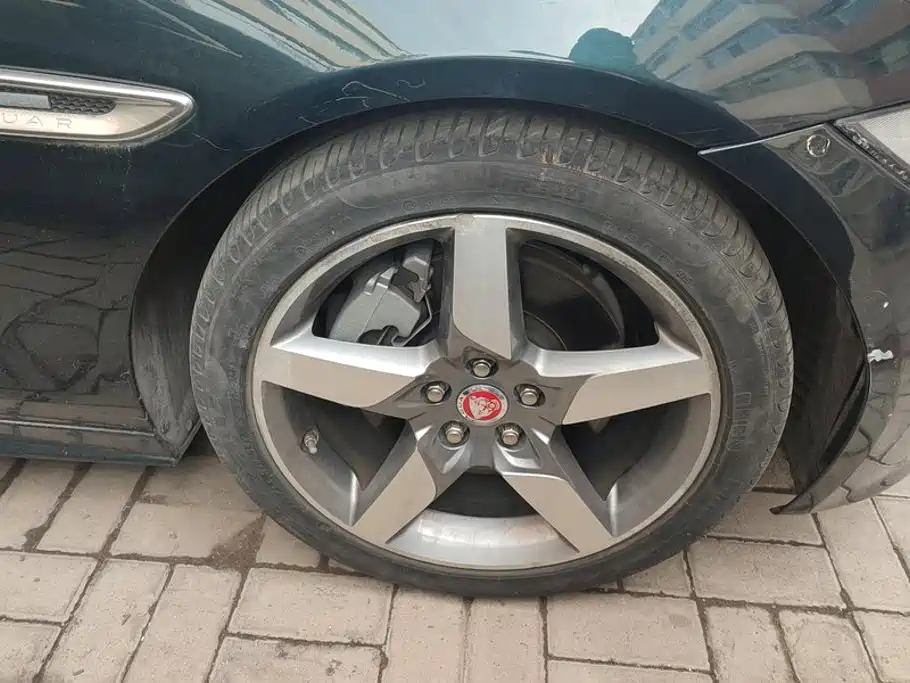 Jaguar XE — миниатюра 6