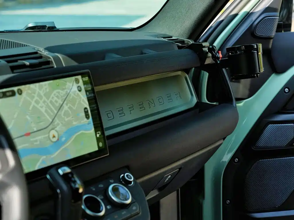 Land Rover Defender — миниатюра 12