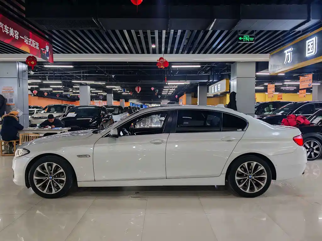 BMW 5 Series — миниатюра 2