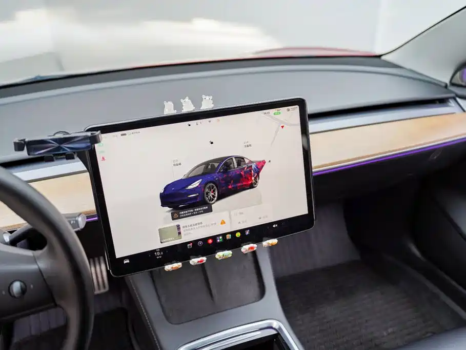 Tesla Model 3 — миниатюра 7