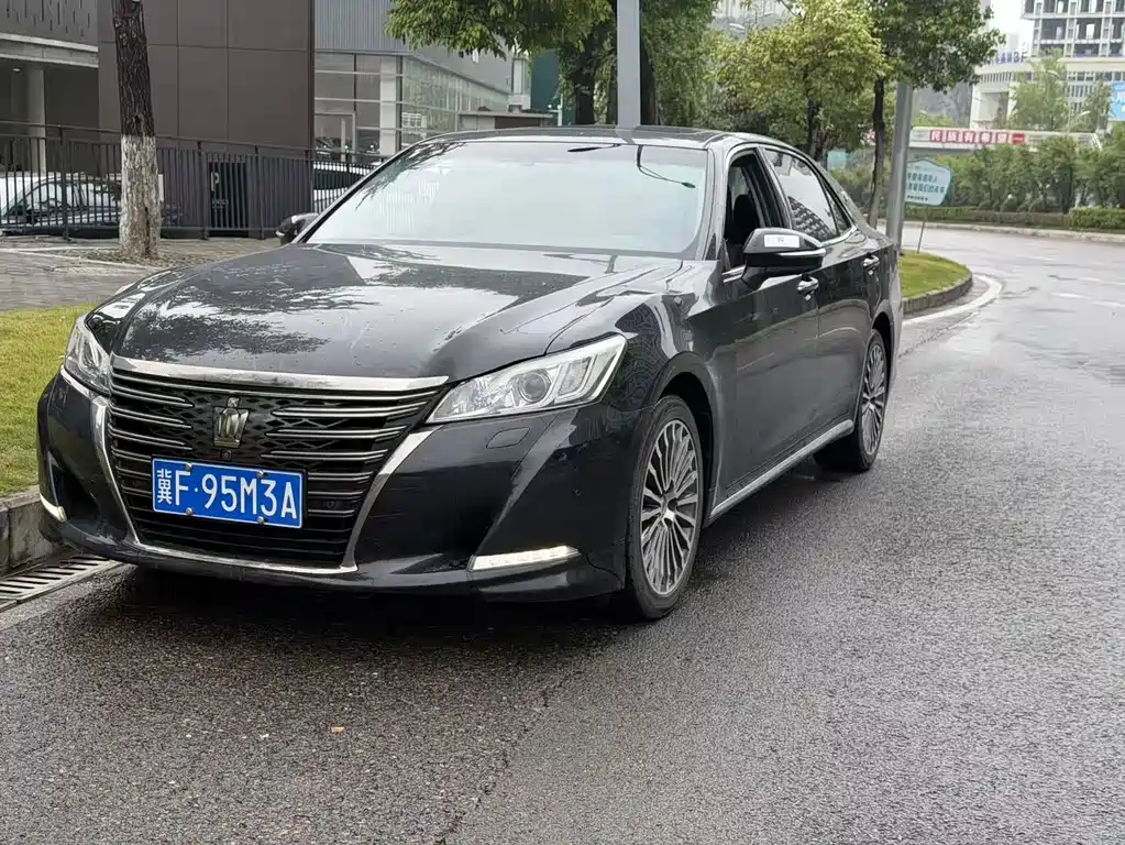 Toyota Crown — миниатюра 2