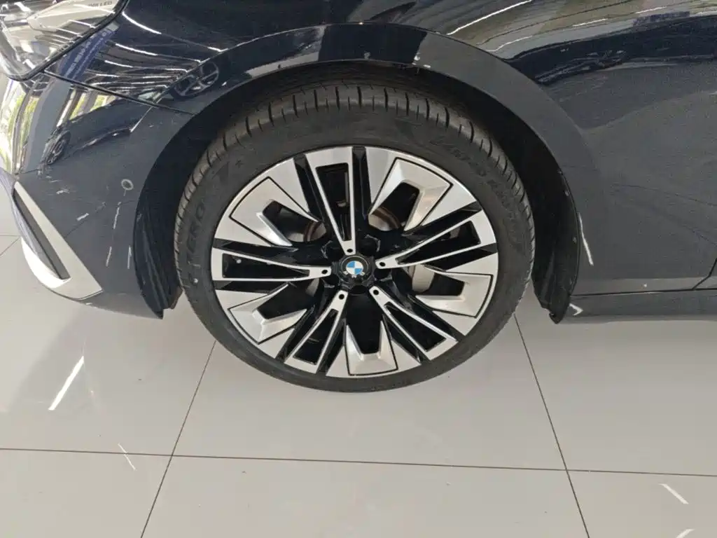 BMW 5 Series — миниатюра 23