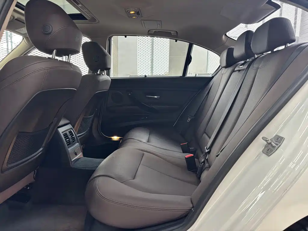 BMW 3 Series — миниатюра 7