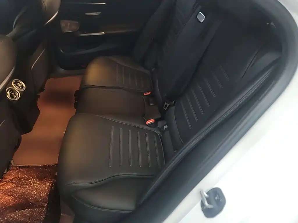 Mercedes-Benz C-Class — миниатюра 17