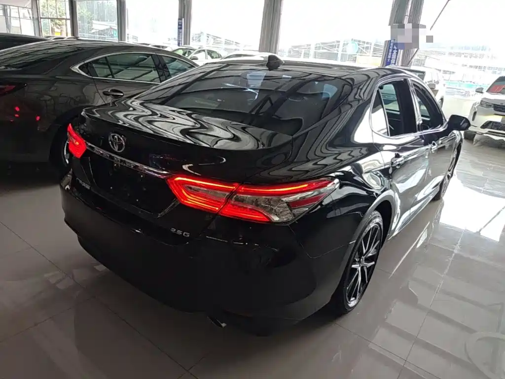 Toyota Camry — миниатюра 7