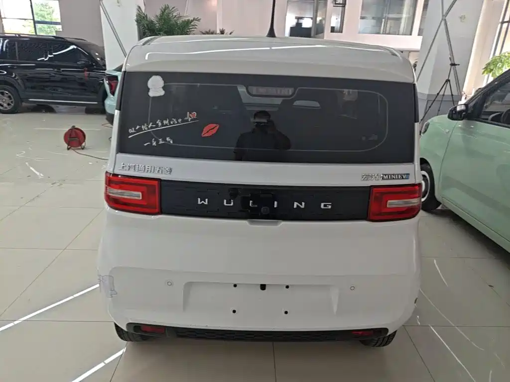 Wuling MINIEV — миниатюра 6