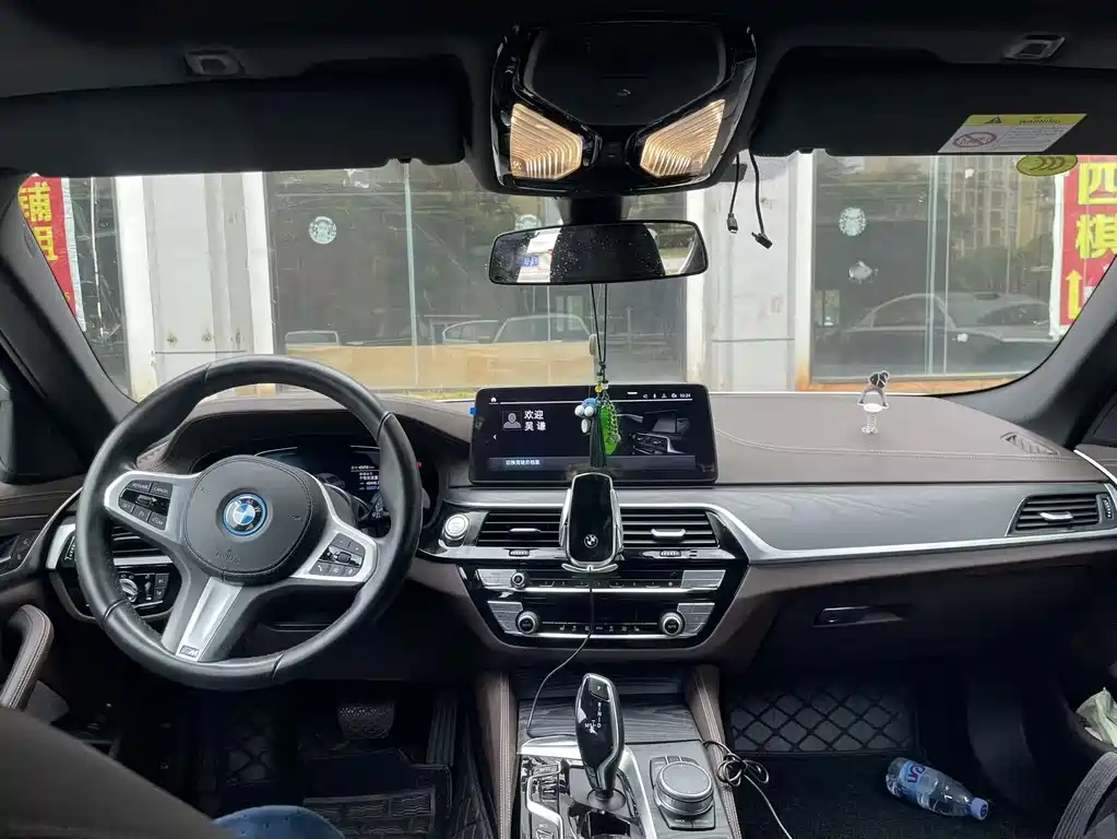 BMW 5 Series New Energy — миниатюра 5