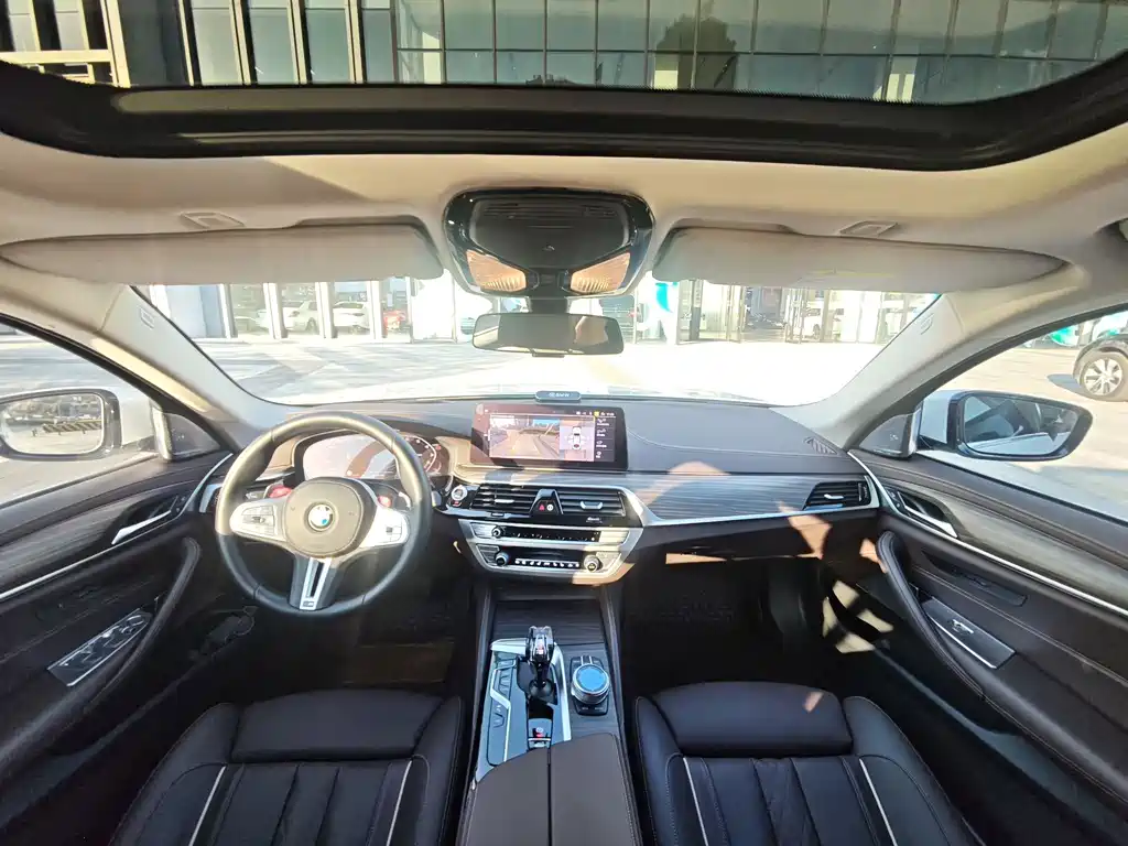 BMW 5 Series — миниатюра 9