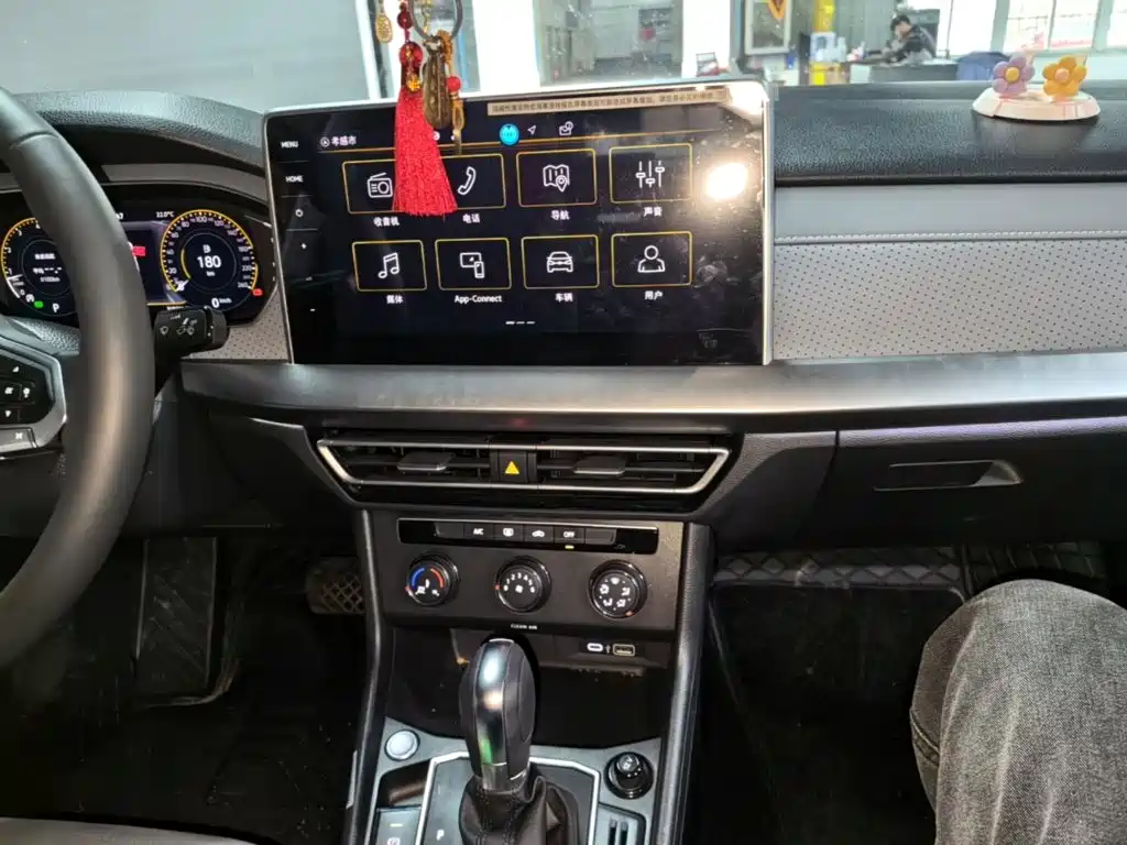 Volkswagen Lavida — миниатюра 10