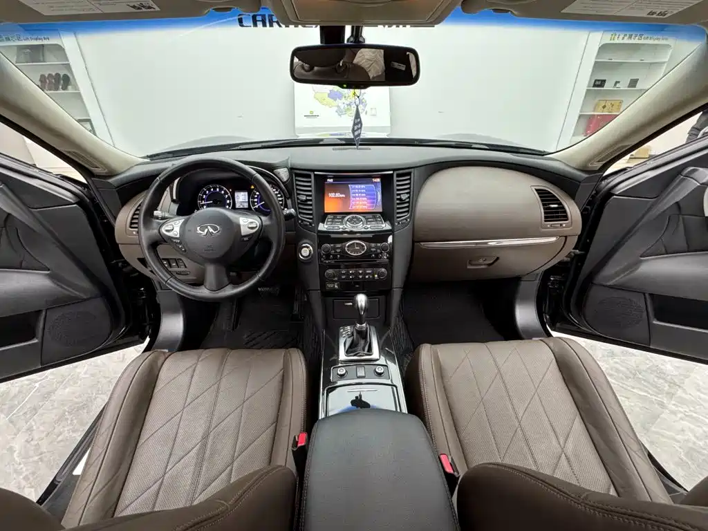 Infiniti QX70 — миниатюра 11