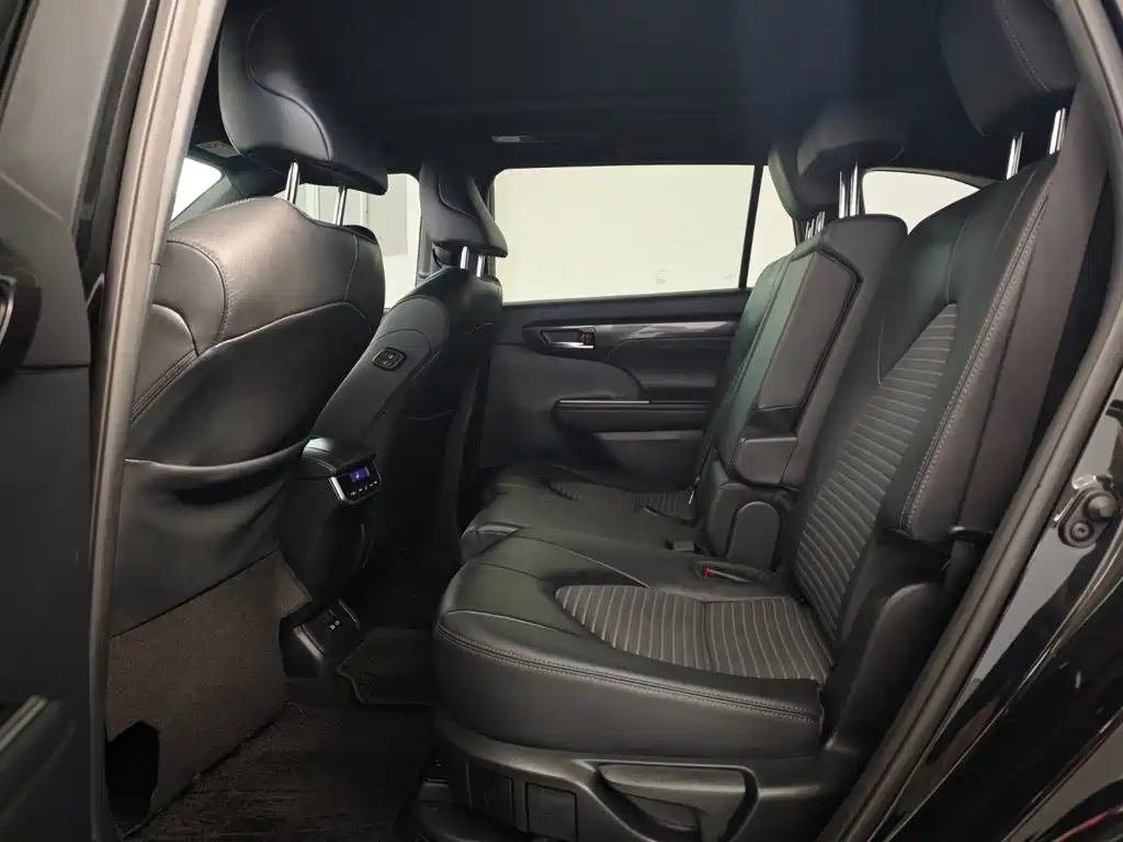 Toyota Crown Kluger — миниатюра 12