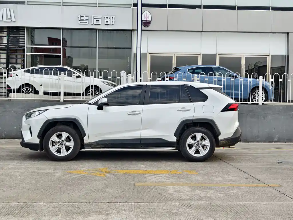 Toyota RAV4 — миниатюра 3