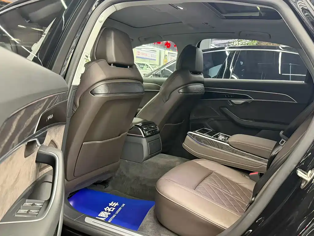 Audi A8 — миниатюра 6