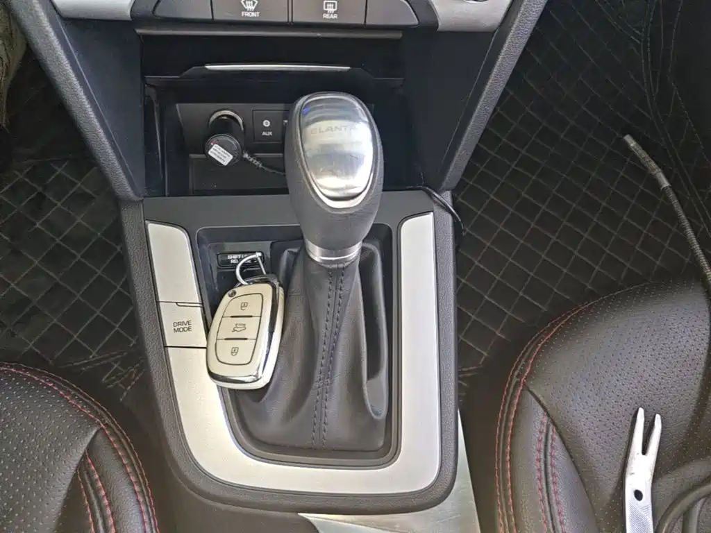 Hyundai Elantra — миниатюра 14