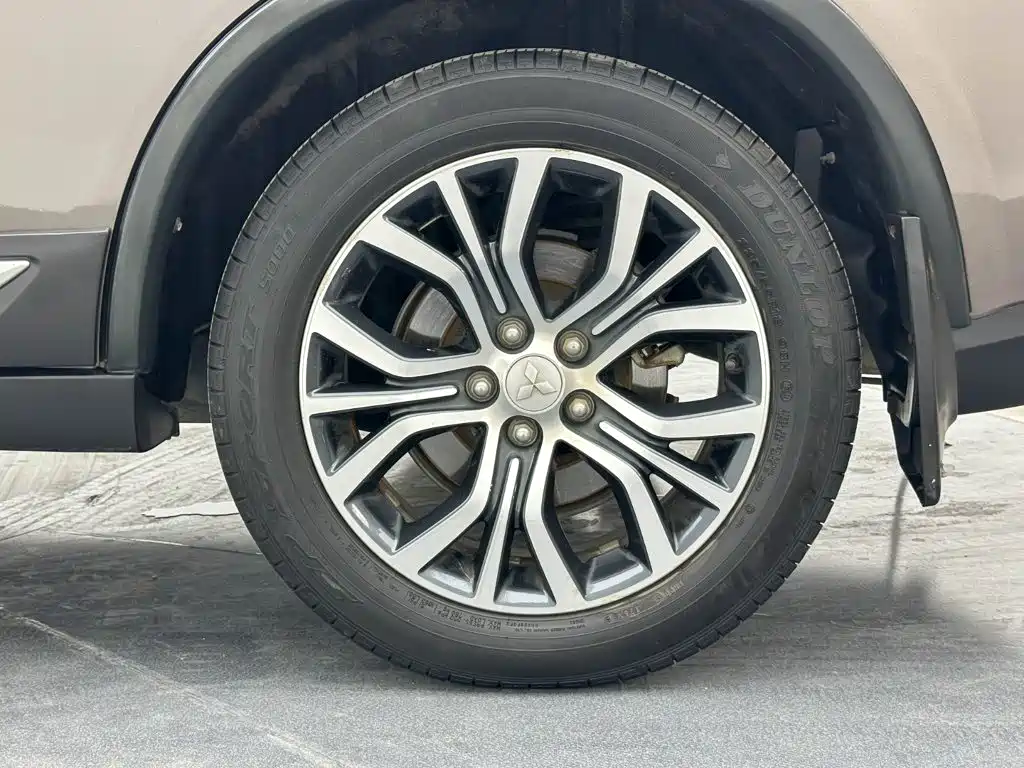 Mitsubishi Outlander — миниатюра 30