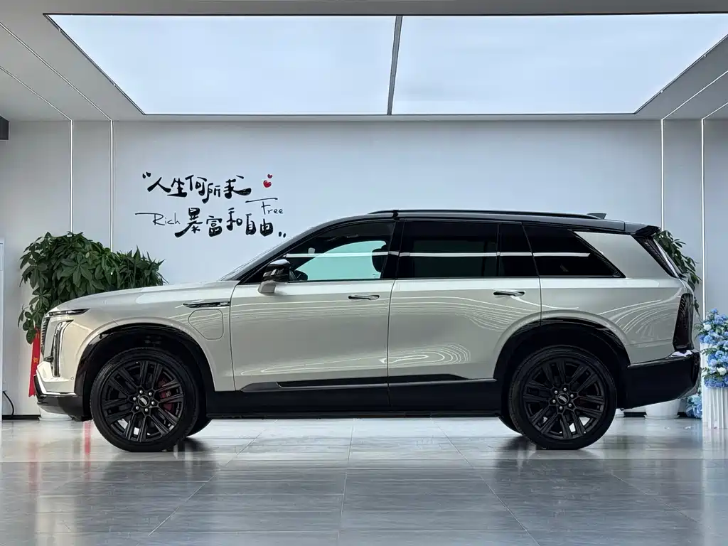 Cadillac VISTIQ — миниатюра 5