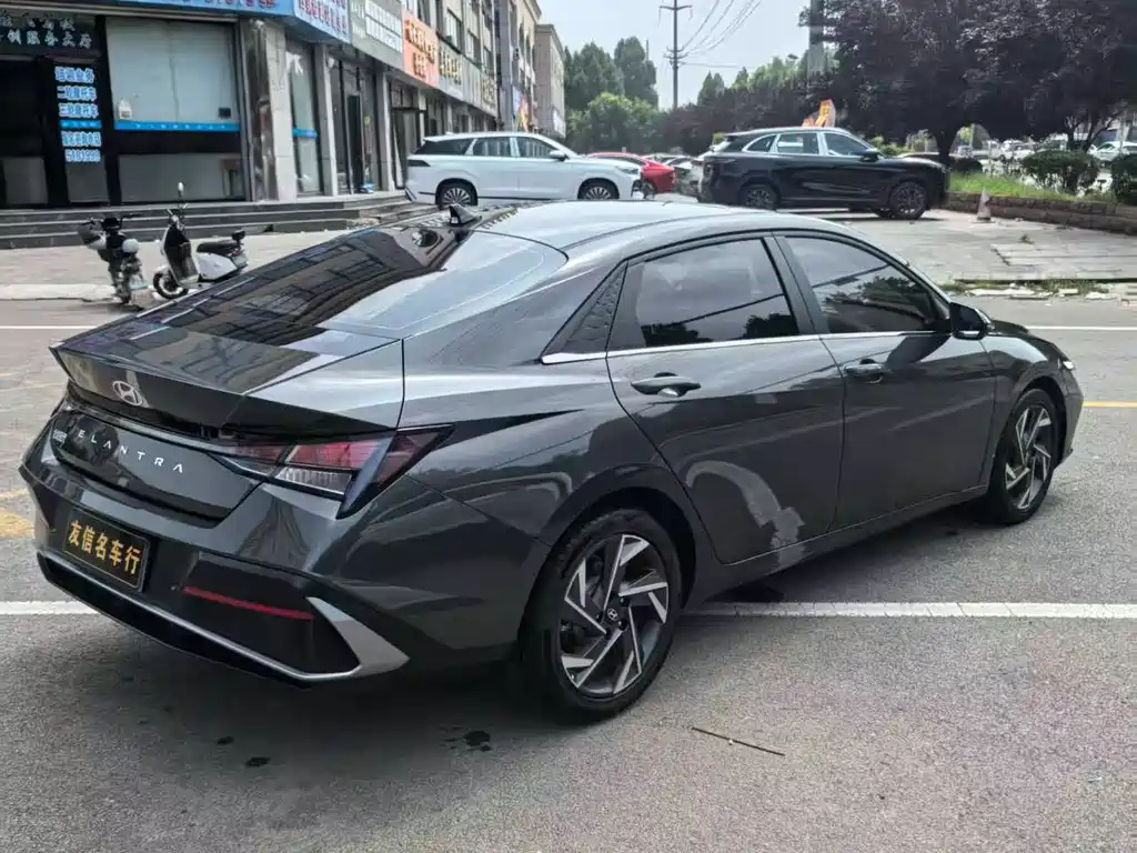 Hyundai Elantra — миниатюра 5