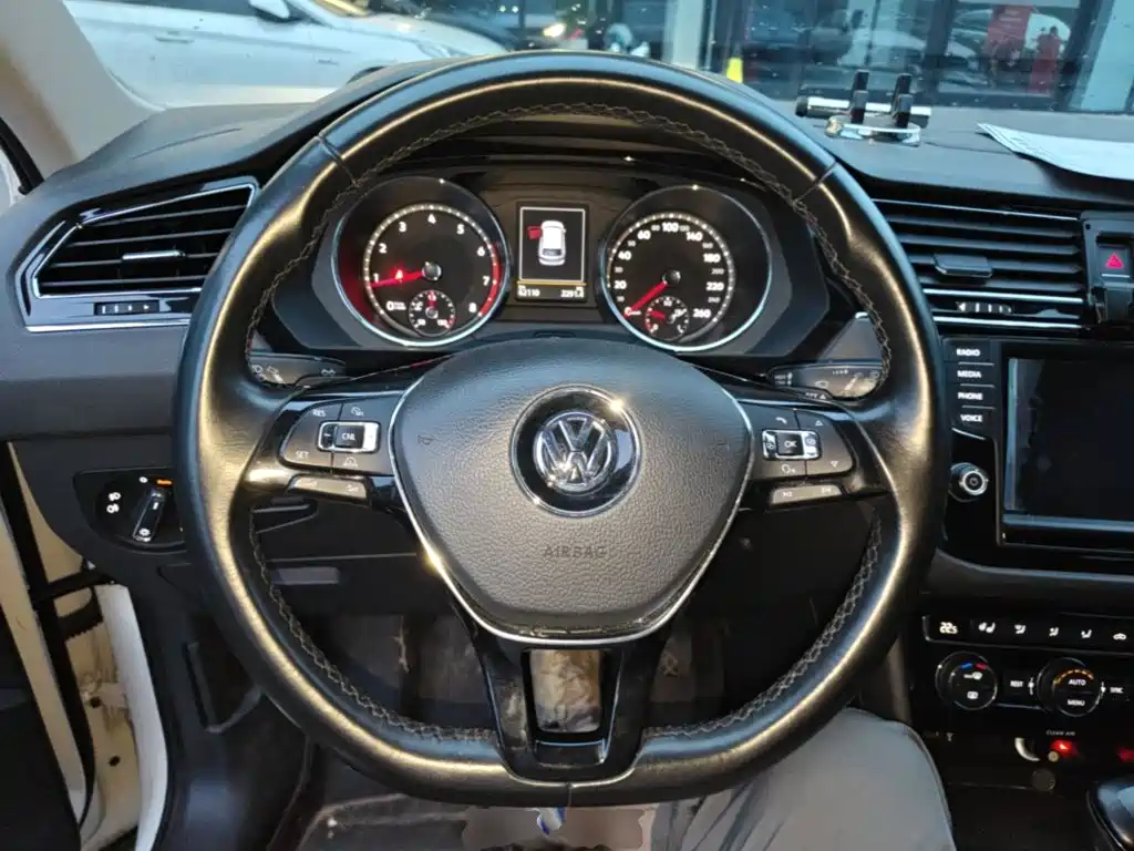 Volkswagen Tiguan L — миниатюра 15