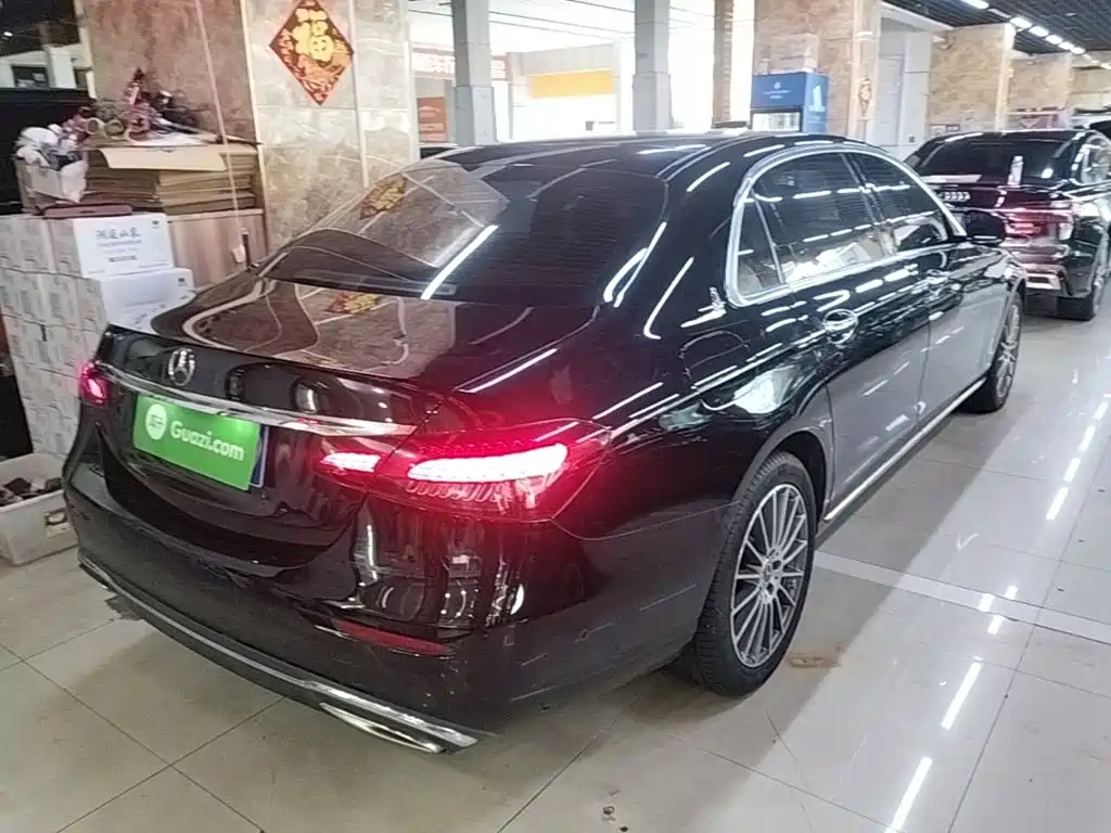 Mercedes-Benz E-Class — миниатюра 7
