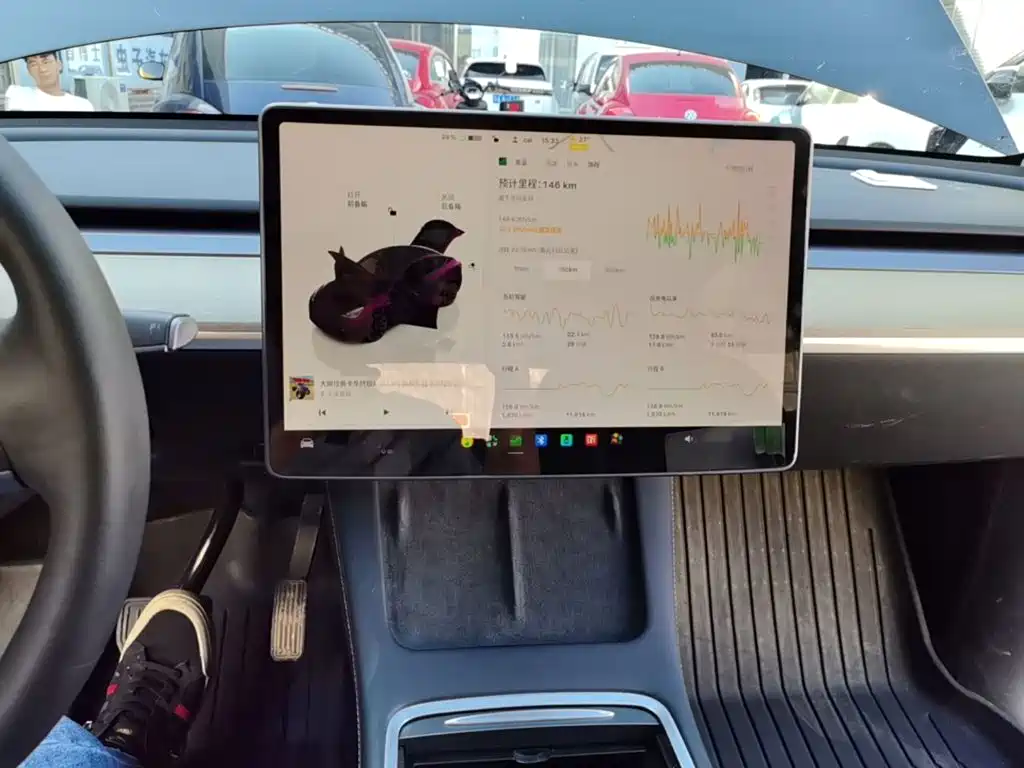 Tesla Model Y — миниатюра 13