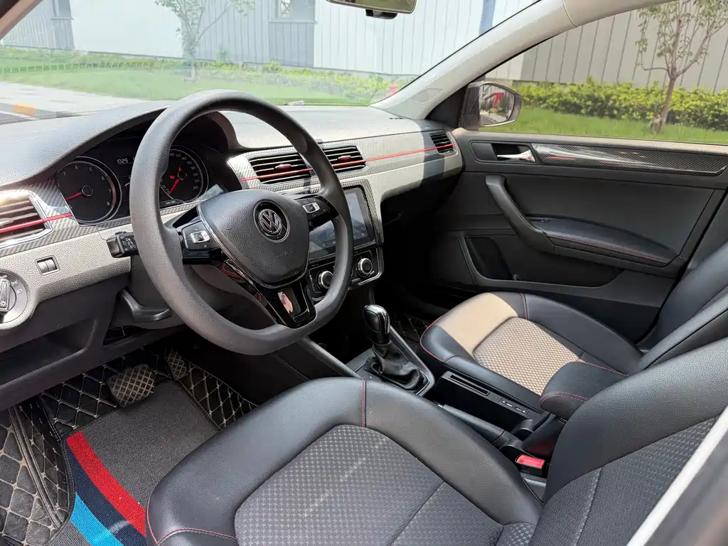 Volkswagen Santana — миниатюра 8