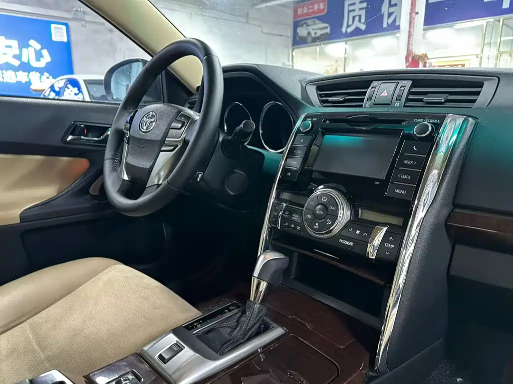 Toyota Reiz 2013 2.5V